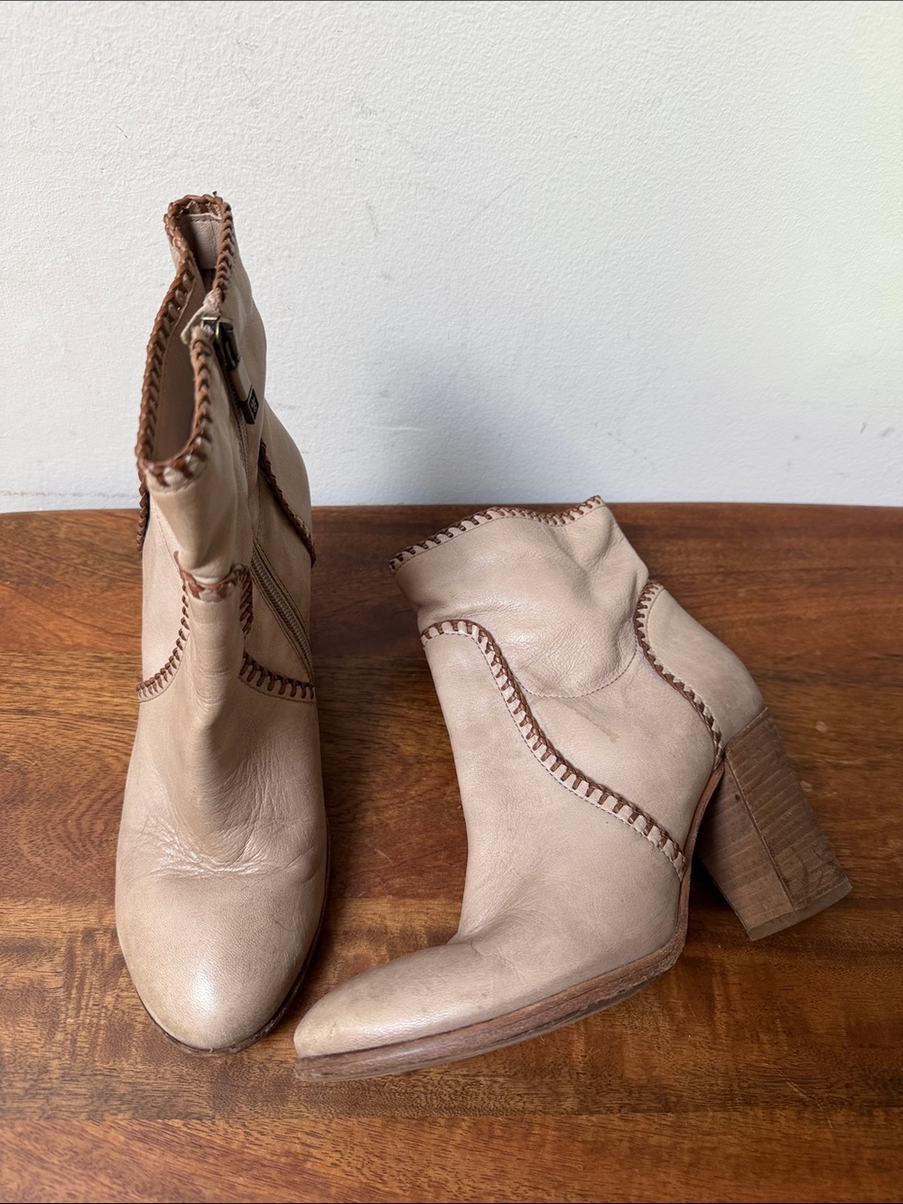 Alberto Fermani Women’s Ankle Leather Boots in Beige with Whipstitch Detail